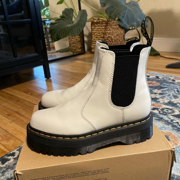 COPY - Dr. Marten white 2976 quad Chelsea boots - Picture 3 of 5